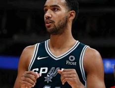  张志杰队医因未经裁判允许没有进场 -开云综合体育电竞