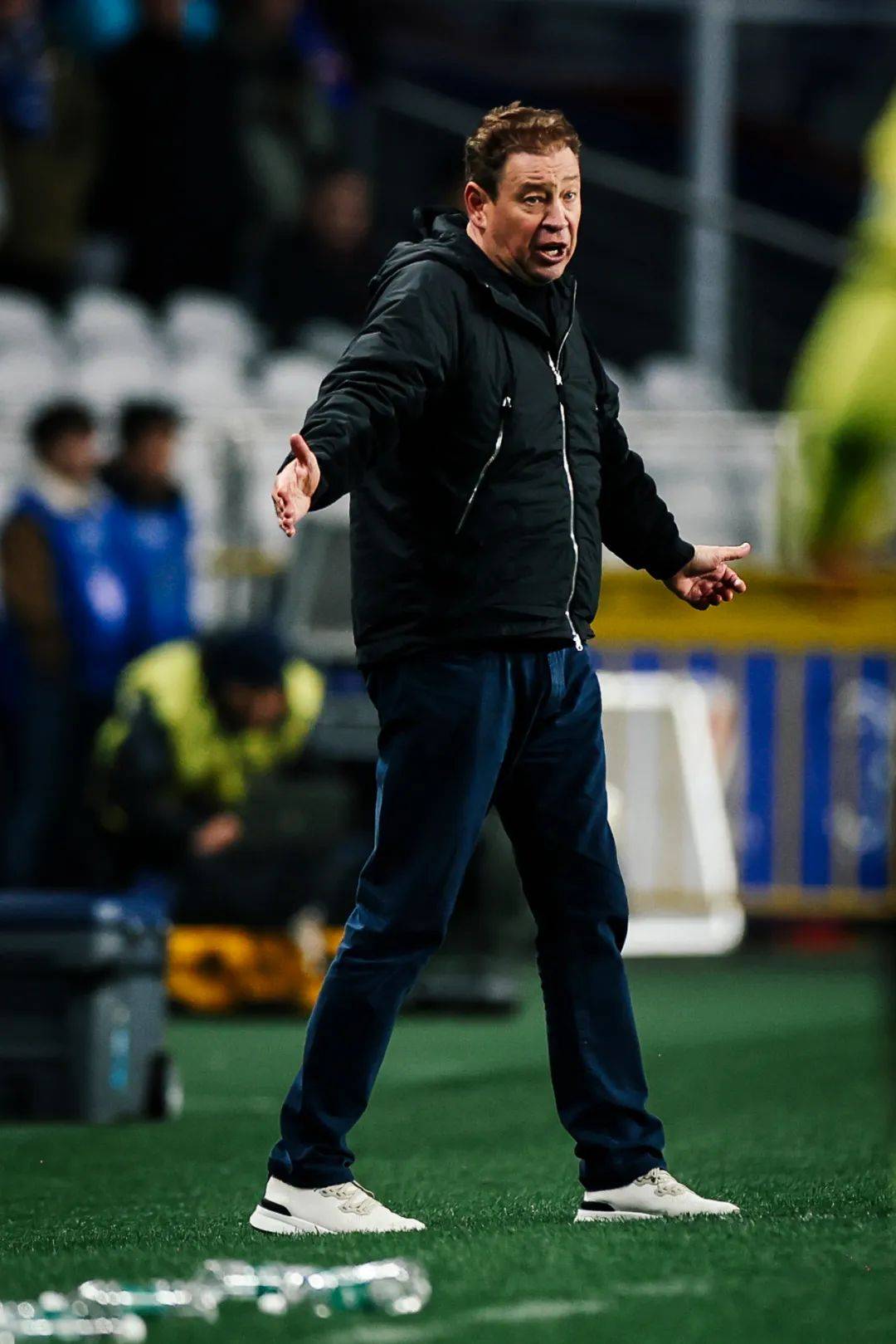  上海申花迎英超关键赛，今晨外线爆发，球迷炸锅，训练强度明显提升-开云综合体育电竞