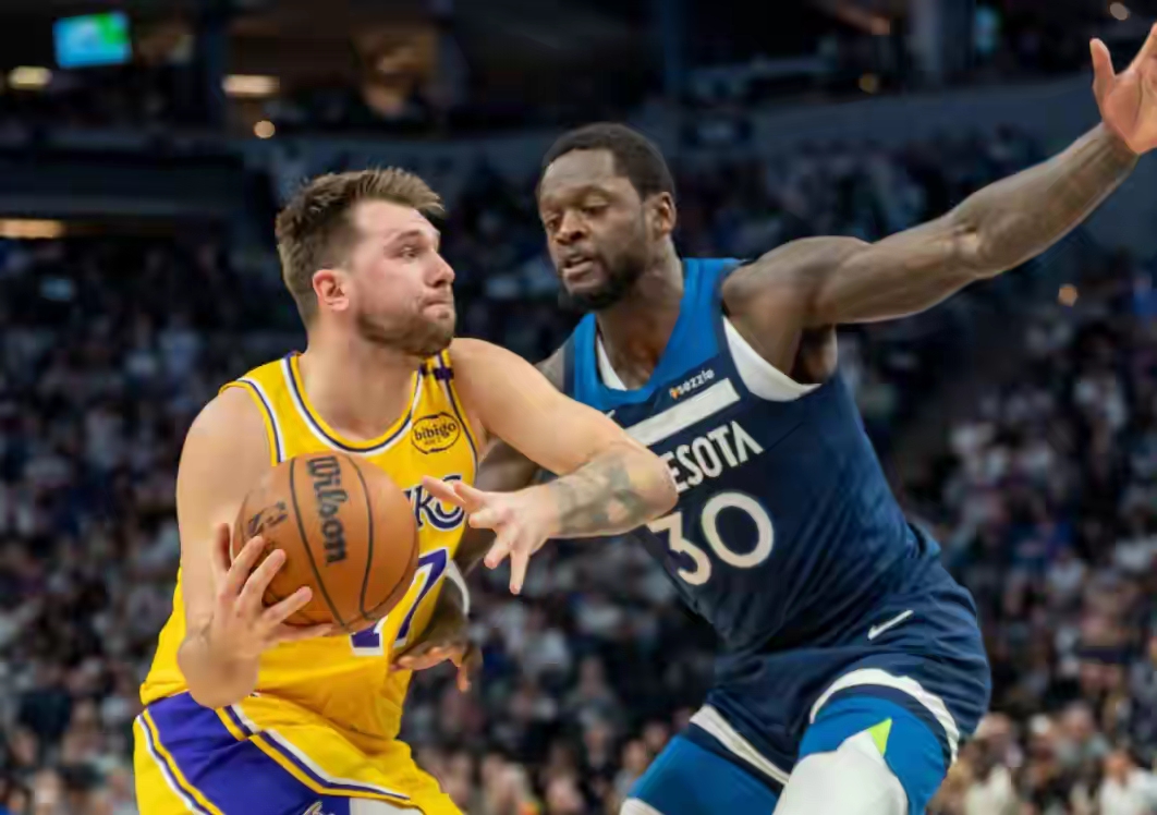 包含今晚突围战来临，奥兰多魔术围绕NBA季后赛造点机会，球迷炸锅，阵容厚度经受考验的词条